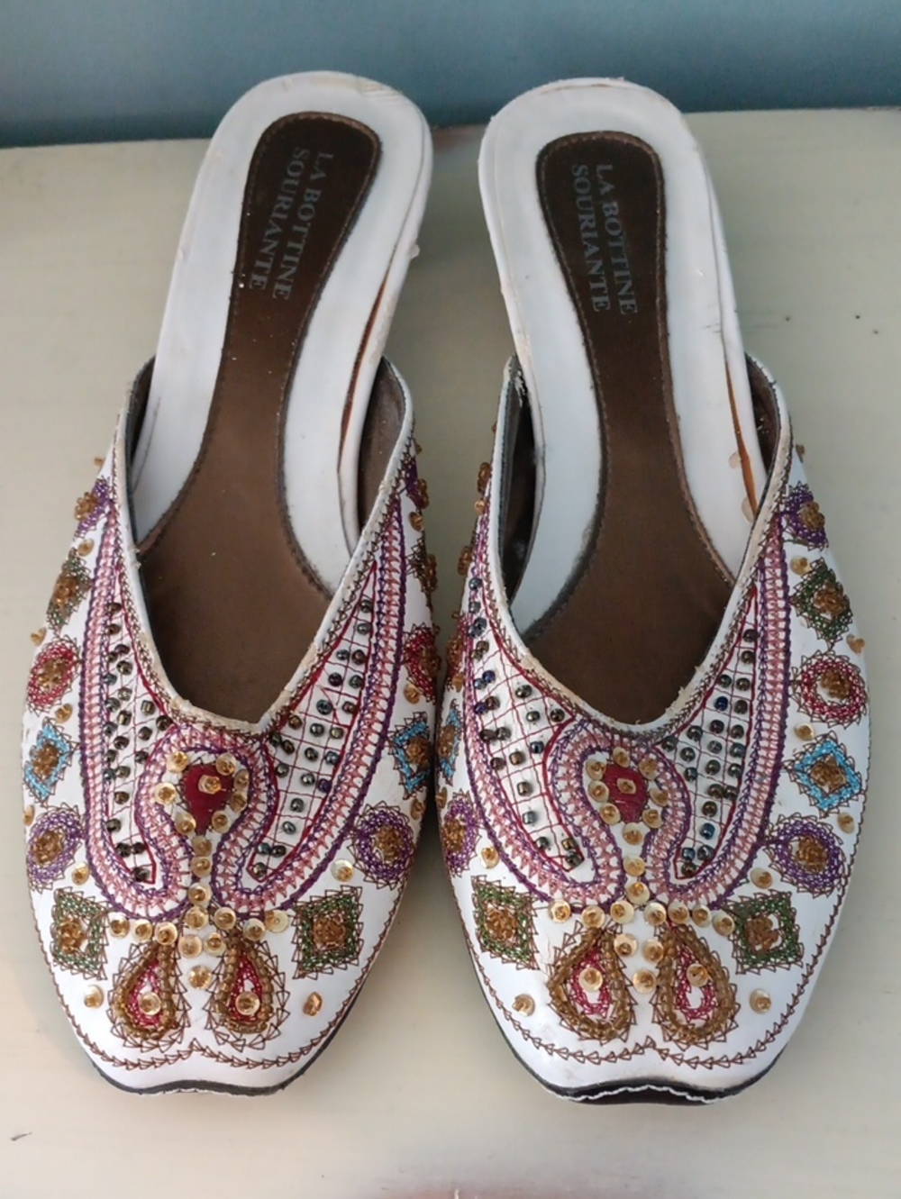 " La Bottine Souriante White Embellished Slip-On Mules